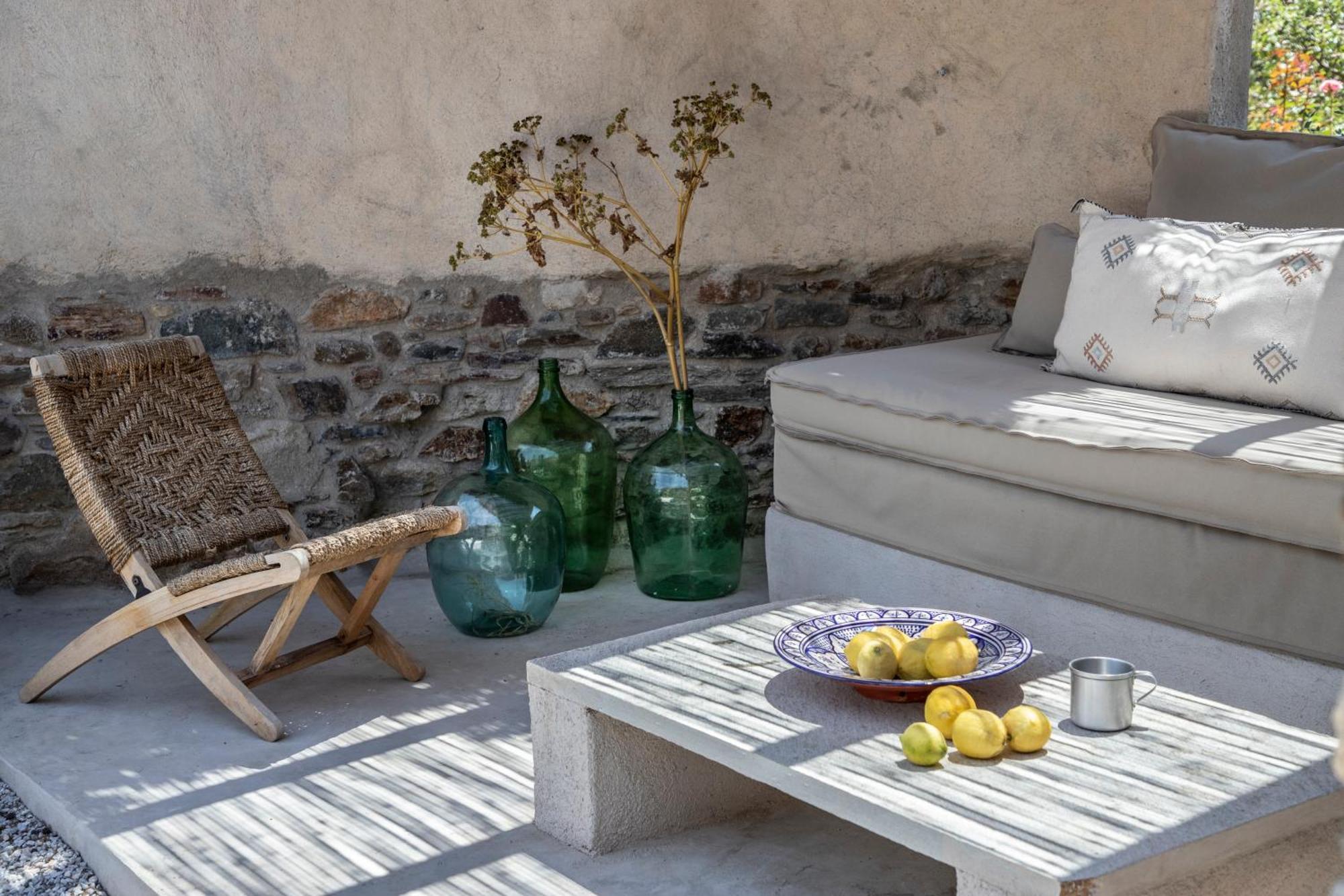 Onos Eco Living Villa Mési Rum bild